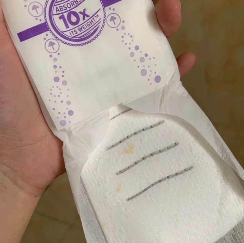 卫生巾包装发现黑虫卫生巾包装中发现黑虫事件，深度解析与应对策略