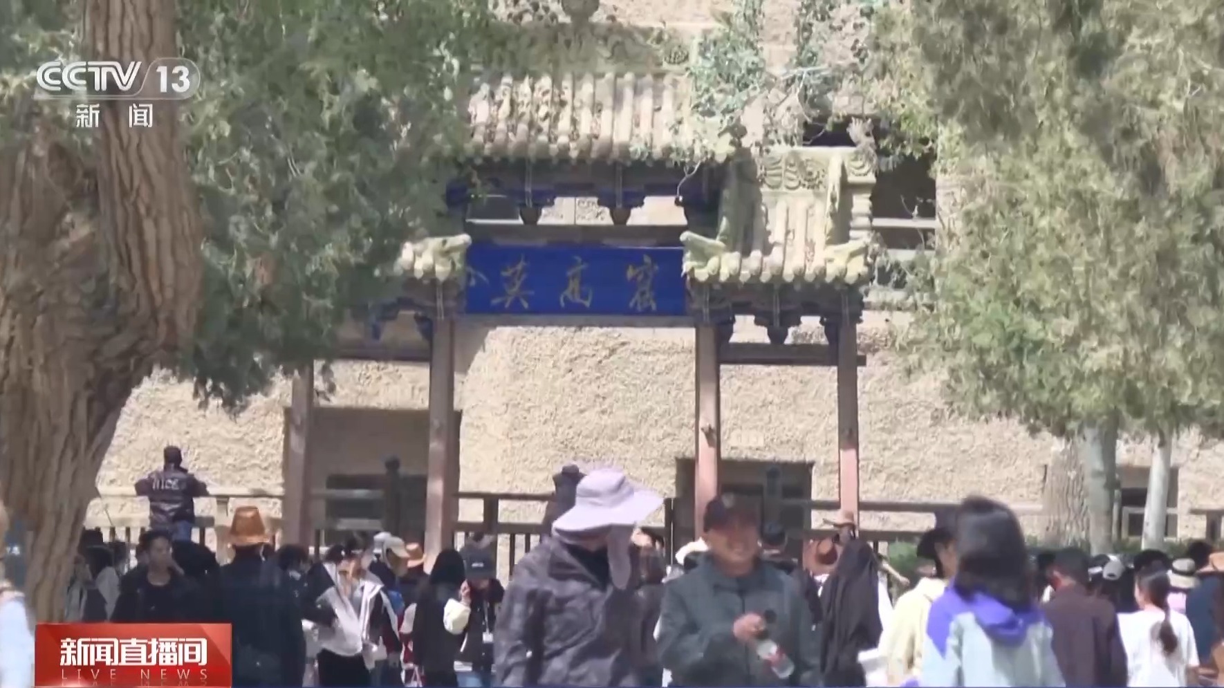 敦煌夜市上厕所以为误闯石窟