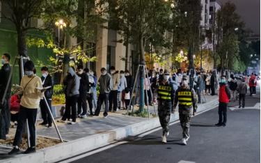 大四女生参与民兵方队亮相阅兵大四女生参与民兵方队亮相阅兵，青春荣耀与国家自豪的交织