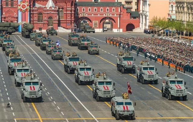 罕见金黄涂装 阅兵场上这装备是什么揭秘罕见金黄涂装装备，阅兵场上的璀璨焦点